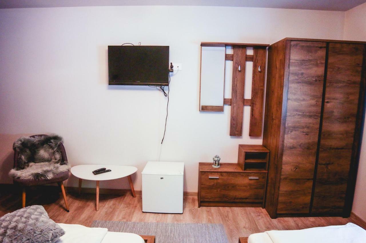 Pensiunea Retezat Campu Lui Neag Uricani  Extérieur photo