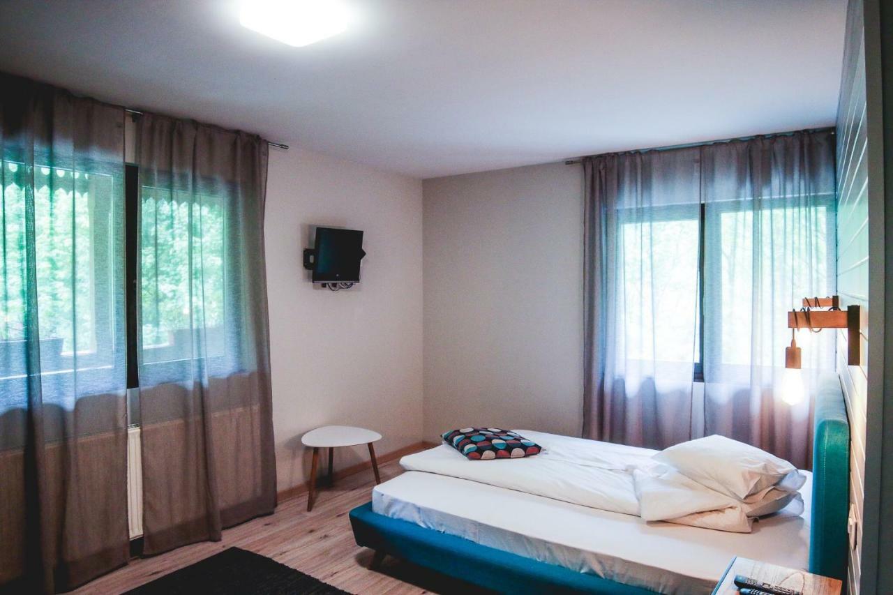 Pensiunea Retezat Campu Lui Neag Uricani  Extérieur photo